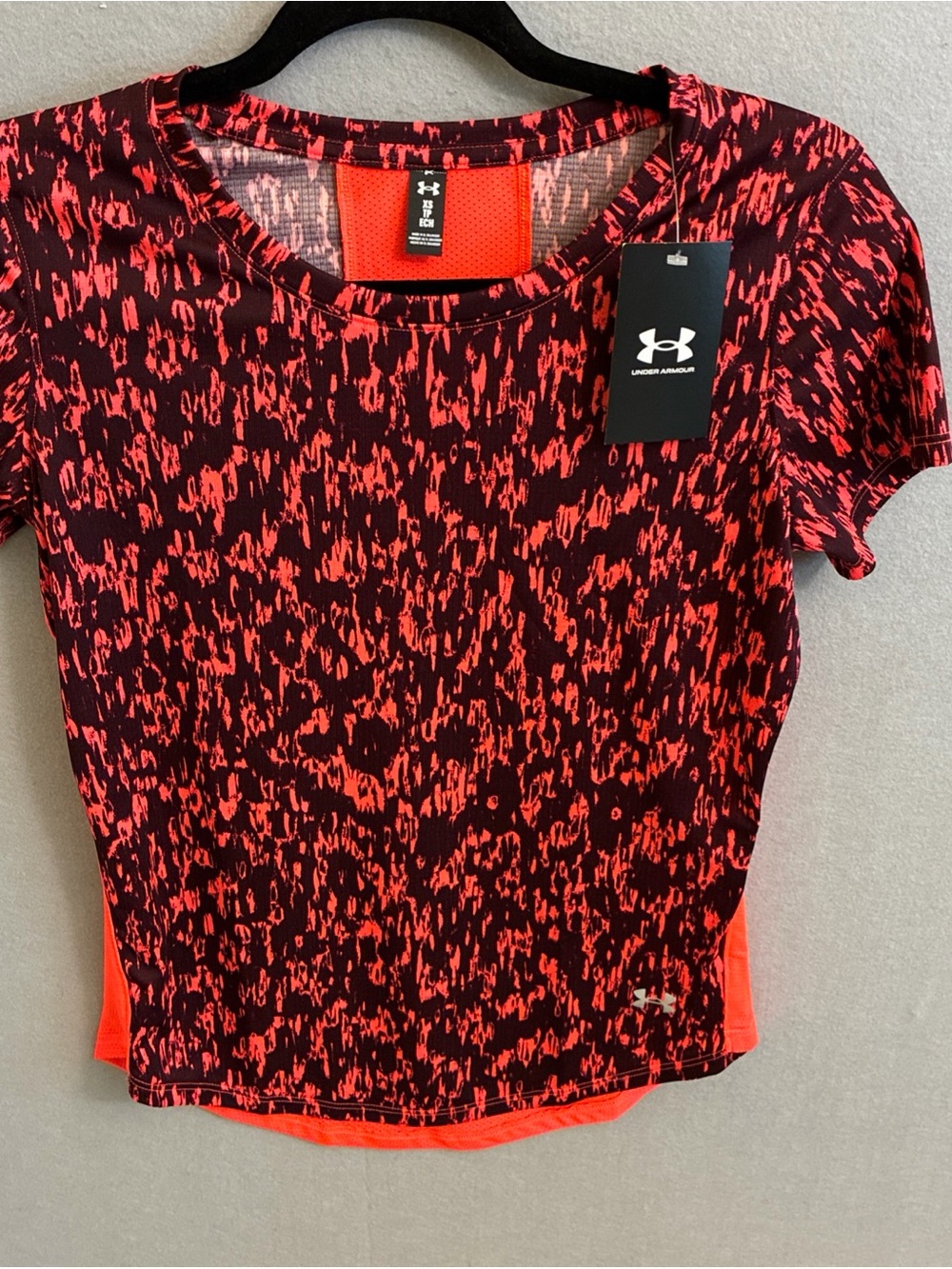 Under Armour Women's Short-Sleeve Performance Tee — Black & Red